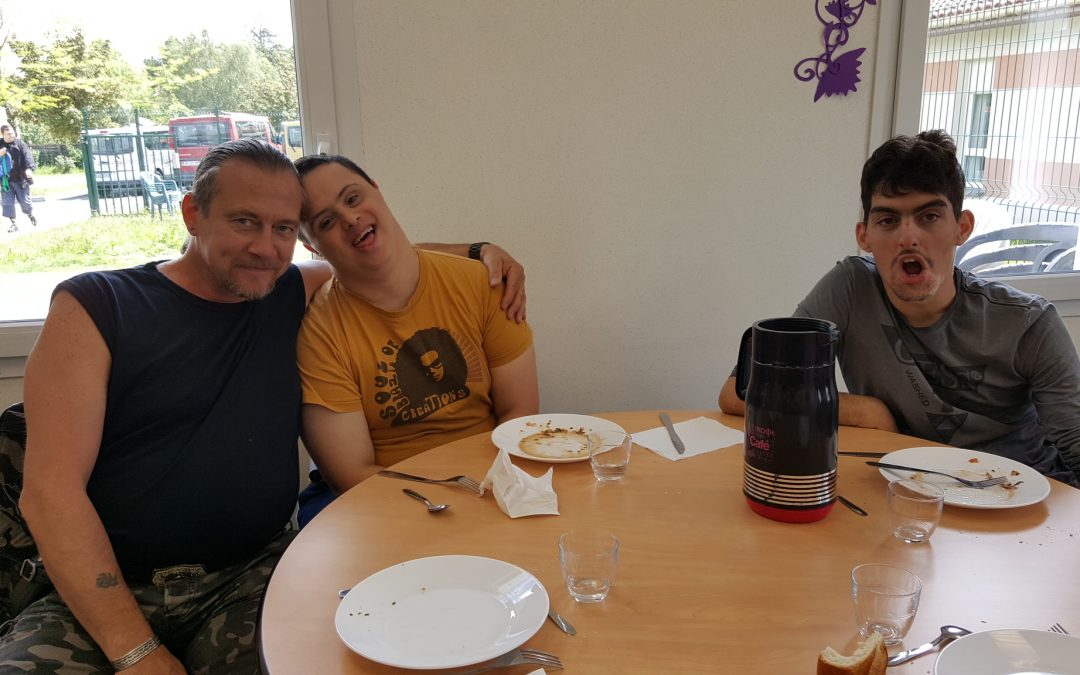 Déjeuner au foyer de Toussieu